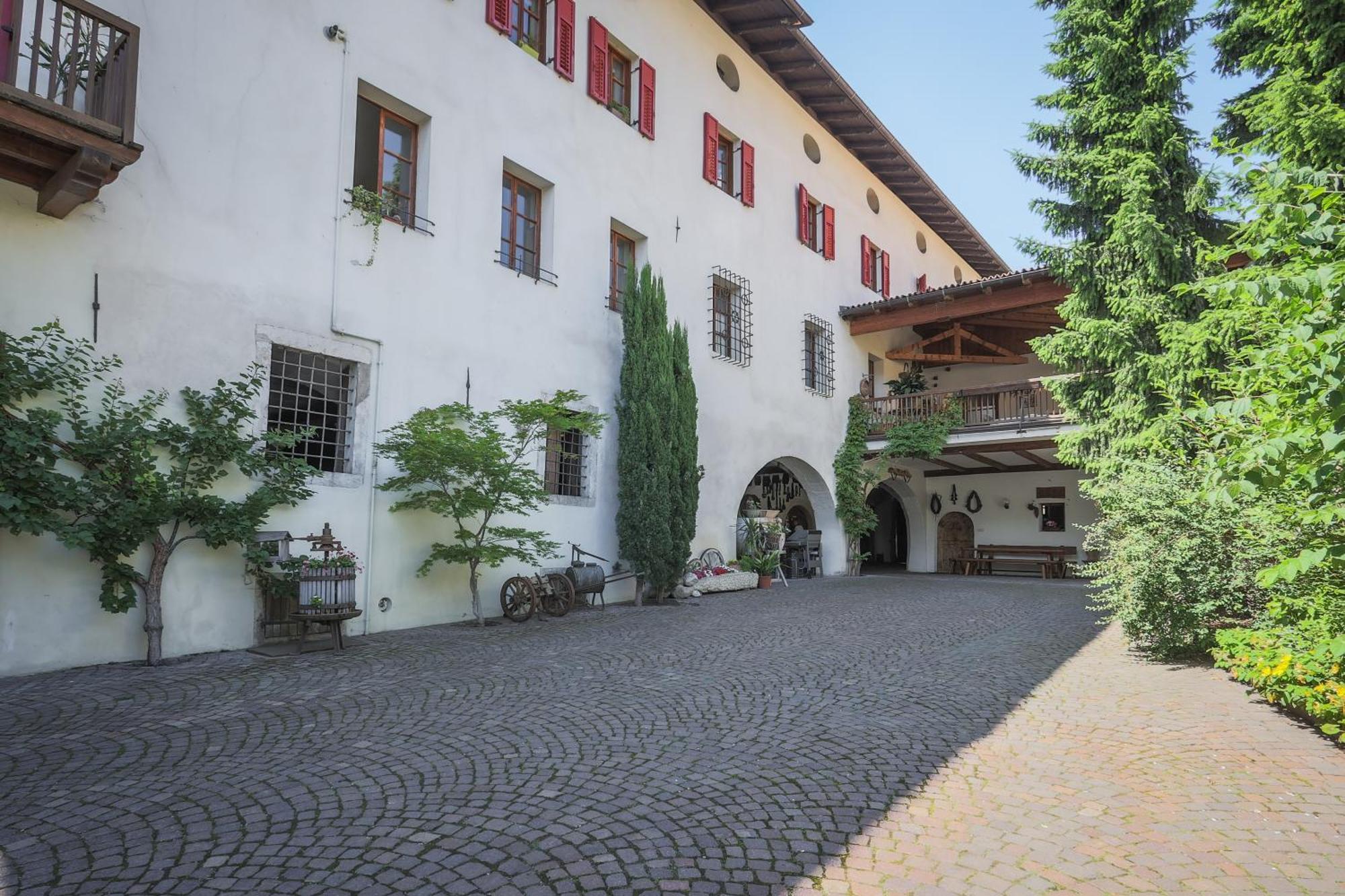Ansitz Von Wohlgemuth Appartement Salorno Buitenkant foto